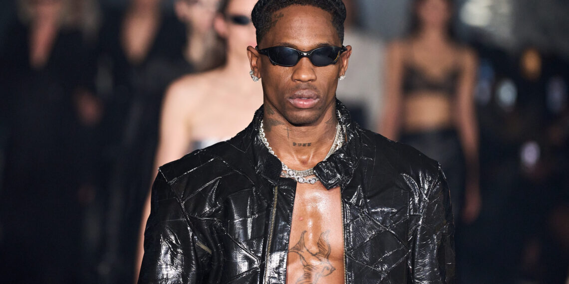 Travis Scott op de catwalk: VETEMENTS onthult lente 2025 collectie