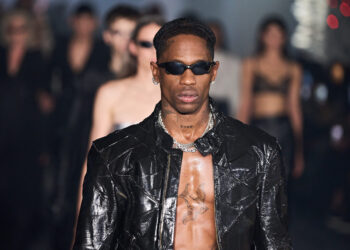 Travis Scott op de catwalk: VETEMENTS onthult lente 2025 collectie