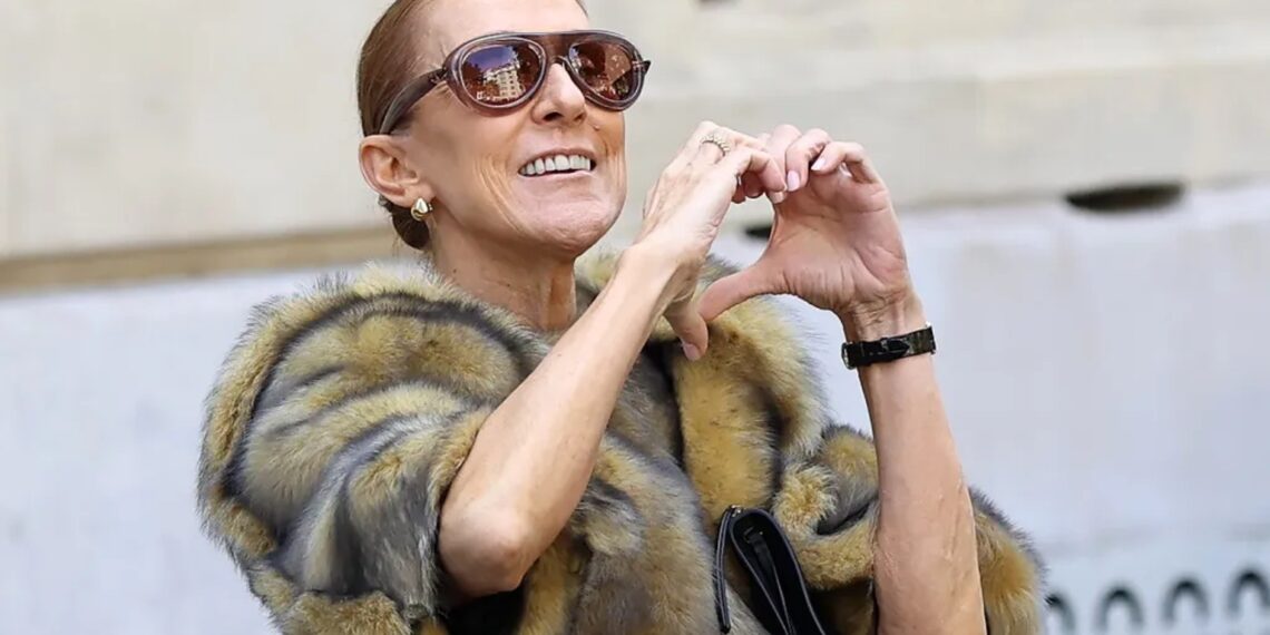 Céline Dion zingt met fans op straat in Parijs