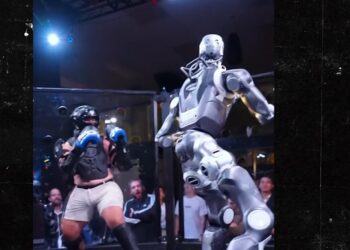 Frankie LaPenna in de ring tegen een robot