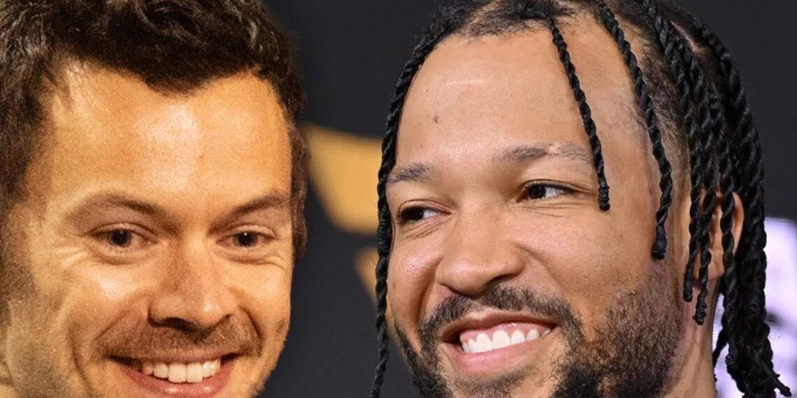 Harry Styles tijdens zijn concert in Madison Square Garden met Jalen Brunson in het publiek