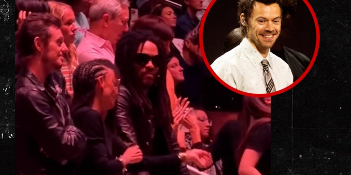 Harry Styles en Lenny Kravitz tijdens een optreden.