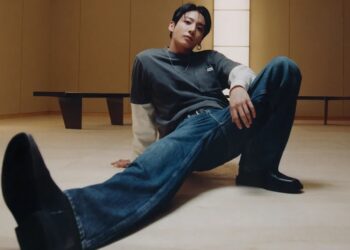 Jung Kook in Calvin Klein jeans voor de Fall 2026 campagne