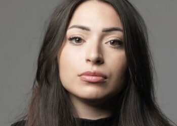 Lale Gül tijdens haar uitzending bij Buzz.