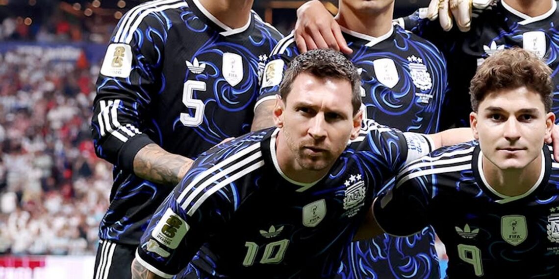 Lionel Messi in speciaal shirt voor laatste interland met GOAT-hoorntjes