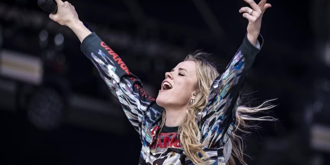 Ilse DeLange met haar hit So Incredible terug in de Singles Top 100