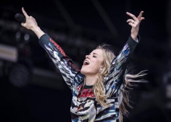 Ilse DeLange met haar hit So Incredible terug in de Singles Top 100