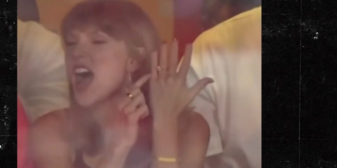 Taylor Swift met trouwring tijdens de wedstrijd