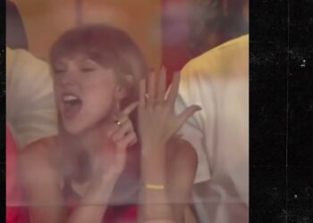 Taylor Swift met trouwring tijdens de wedstrijd